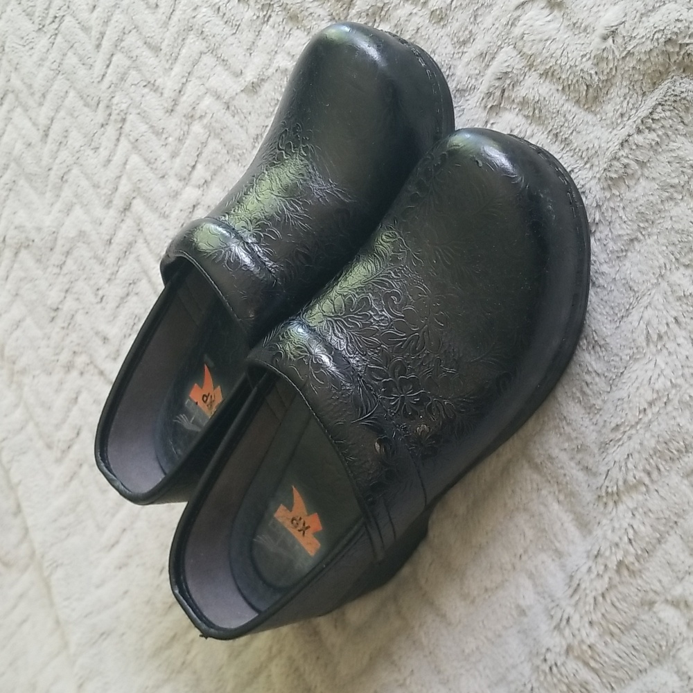 Black dansko mules